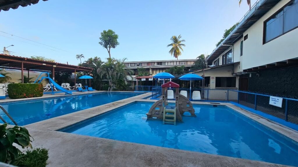 Hotel Oasis Beach Club
